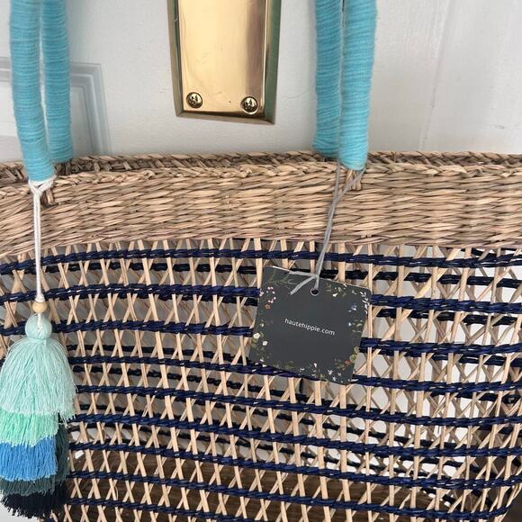 NWT Haute Hippe Straw Bag Tassels Women’s One Size Beachy Travel Boho Bohemian - Picture 5 of 7
